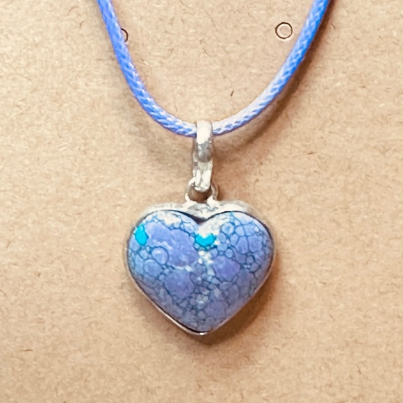 925 Sterling Silver Plated Purple w/Little Blue Howlite Heart Pendant Dyed EUC - Picture 1 of 12